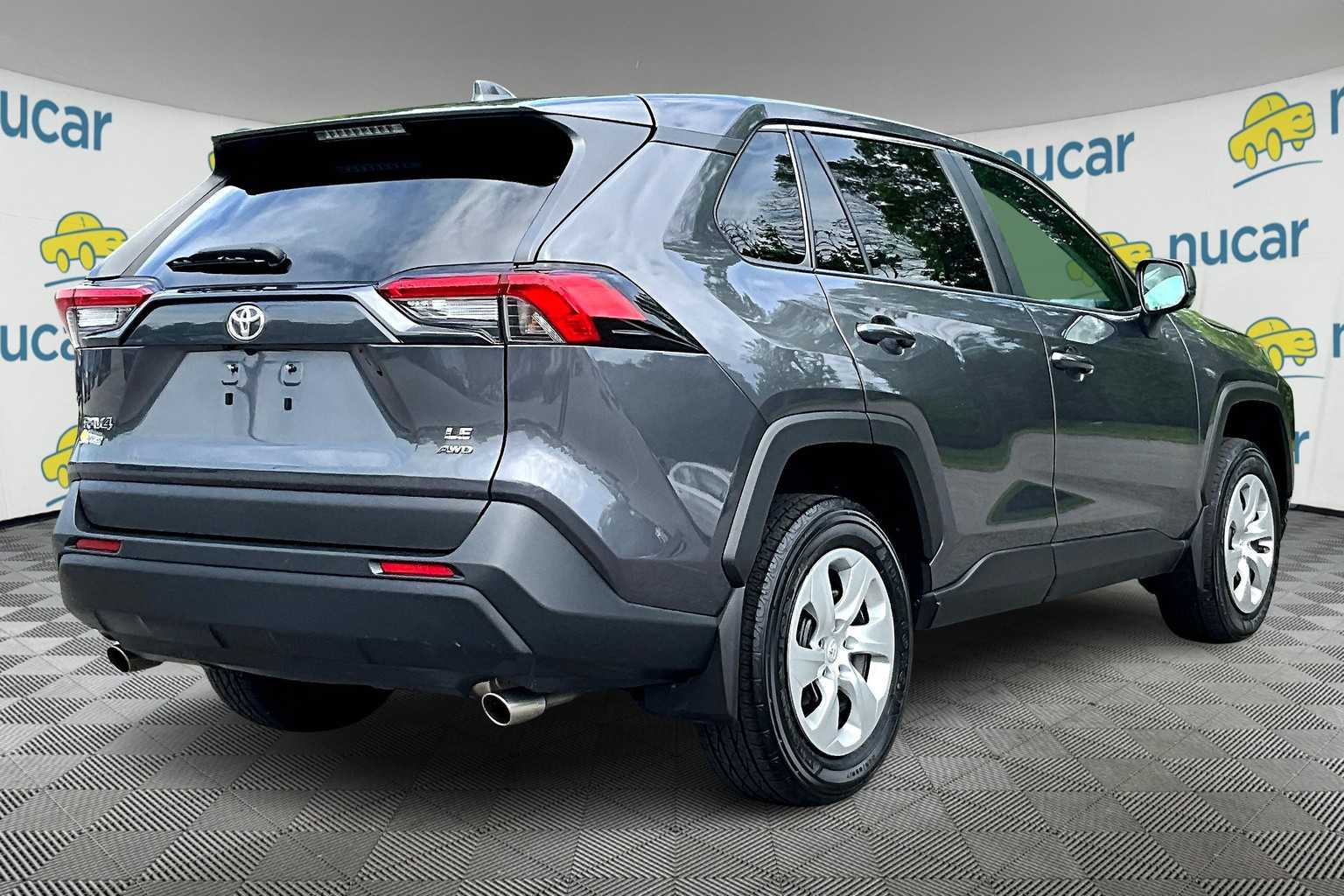 2022 Toyota RAV4 LE - Photo 6