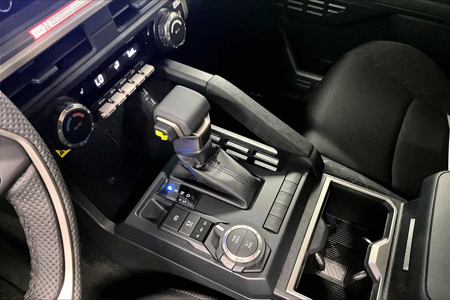 2025 Toyota Tacoma SR5 - Photo 14