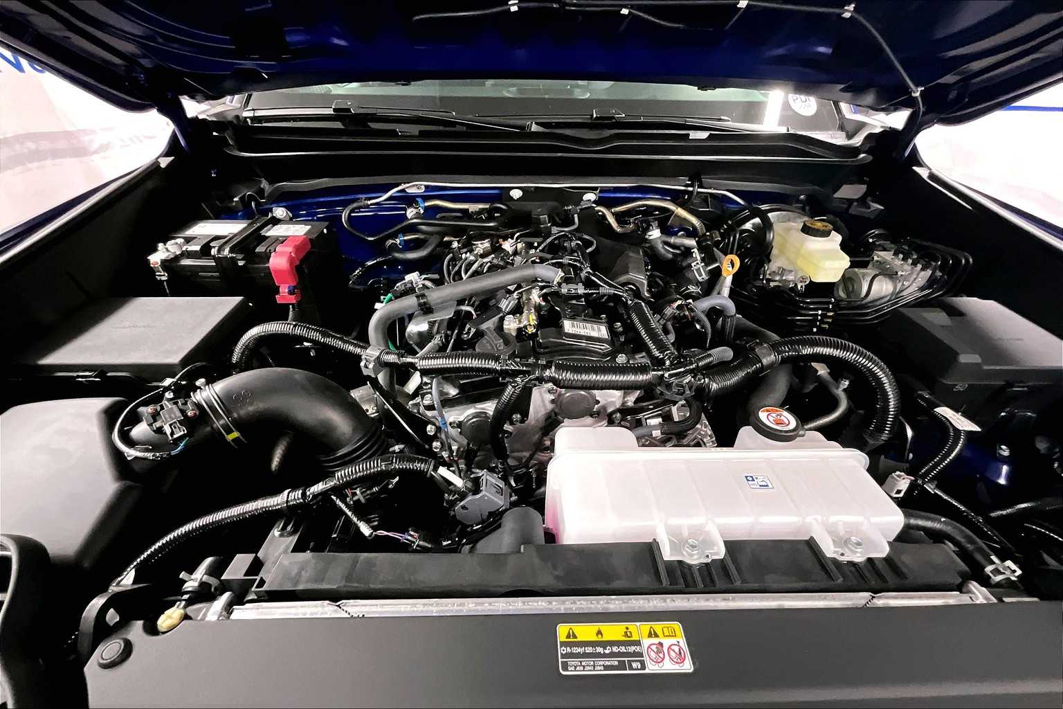 2025 Toyota Tacoma SR5 - Photo 16
