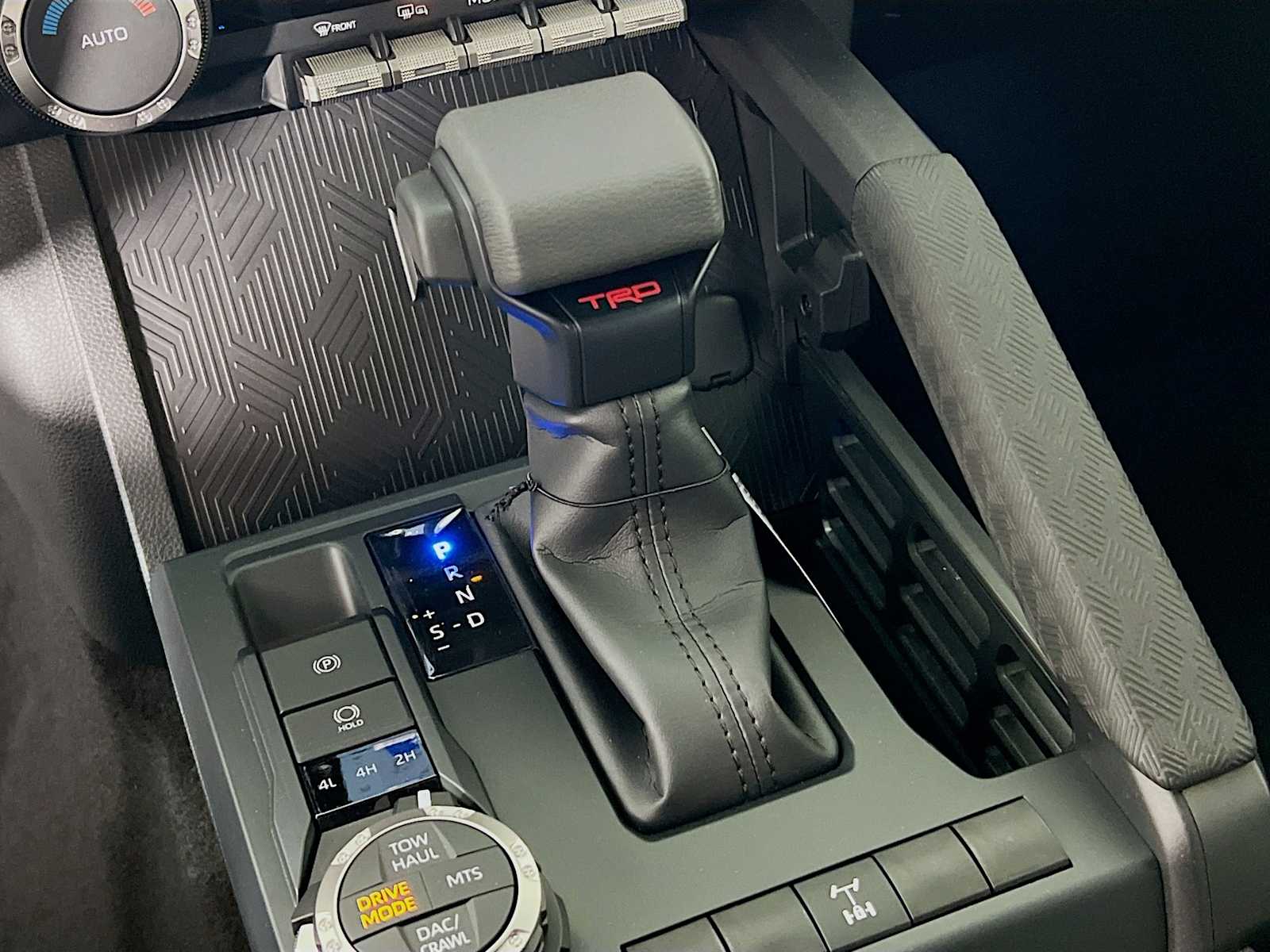 2025 Toyota Tacoma TRD Off Road - Photo 11