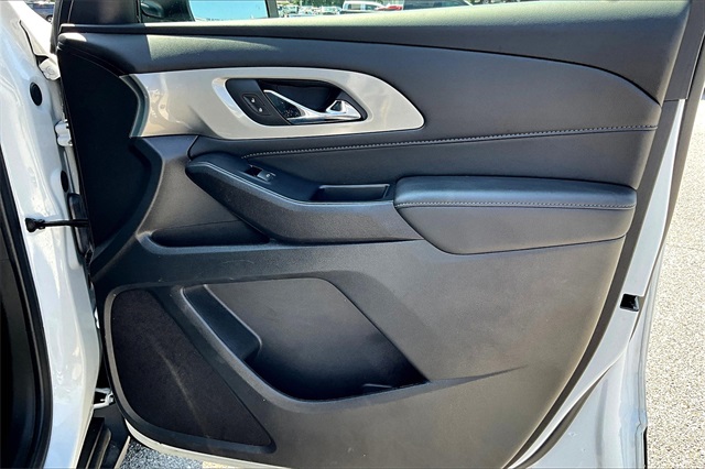 2022 Chevrolet Traverse LT - Photo 12