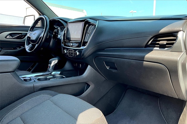 2022 Chevrolet Traverse LT - Photo 13