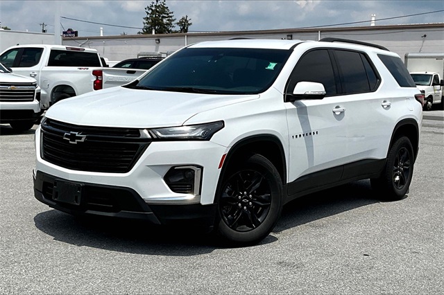 2022 Chevrolet Traverse LT - Photo 2