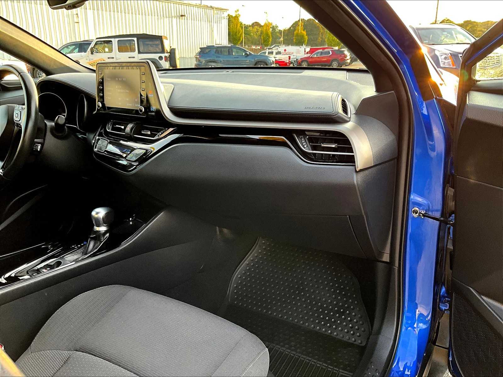 2019 Toyota C-HR XLE - Photo 13