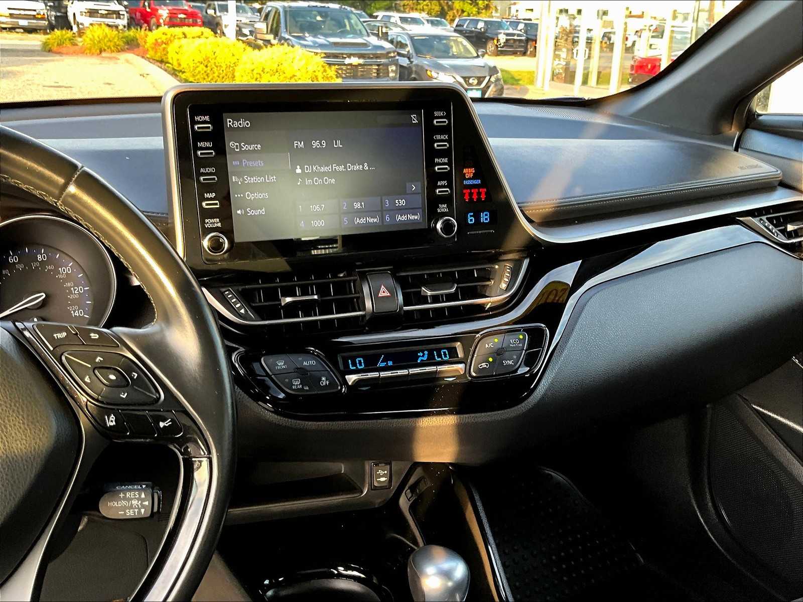 2019 Toyota C-HR XLE - Photo 18
