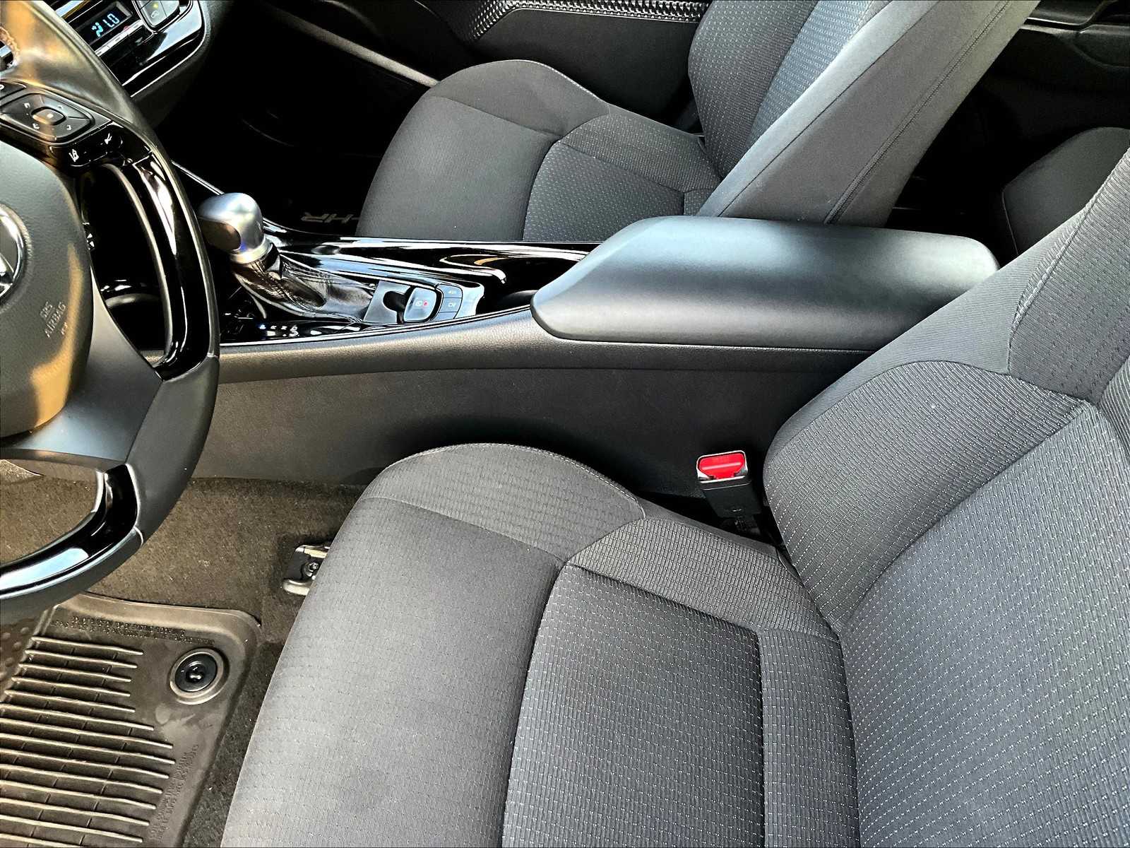 2019 Toyota C-HR XLE - Photo 20