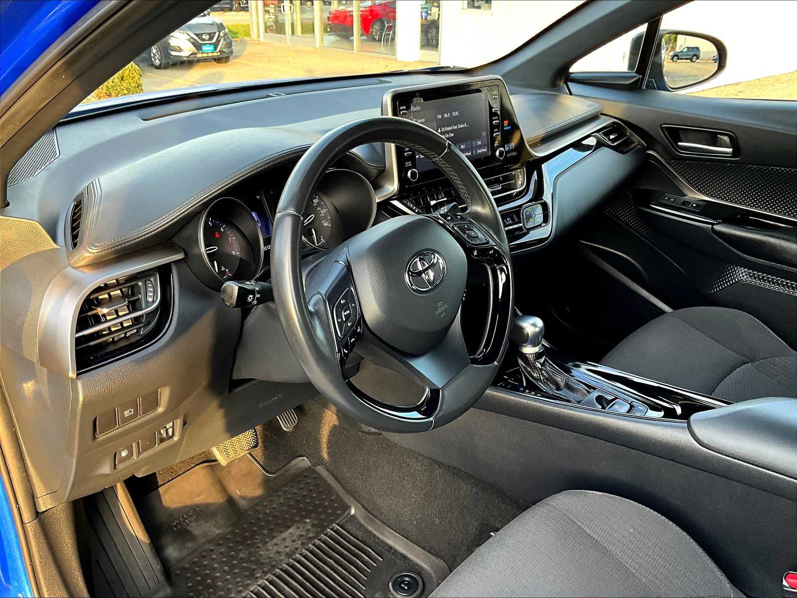 2019 Toyota C-HR XLE - Photo 8