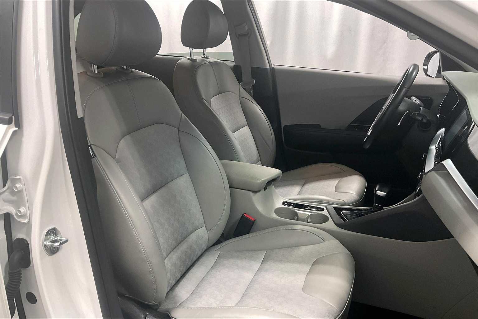2021 Kia Niro Plug-In Hybrid EX - Photo 11