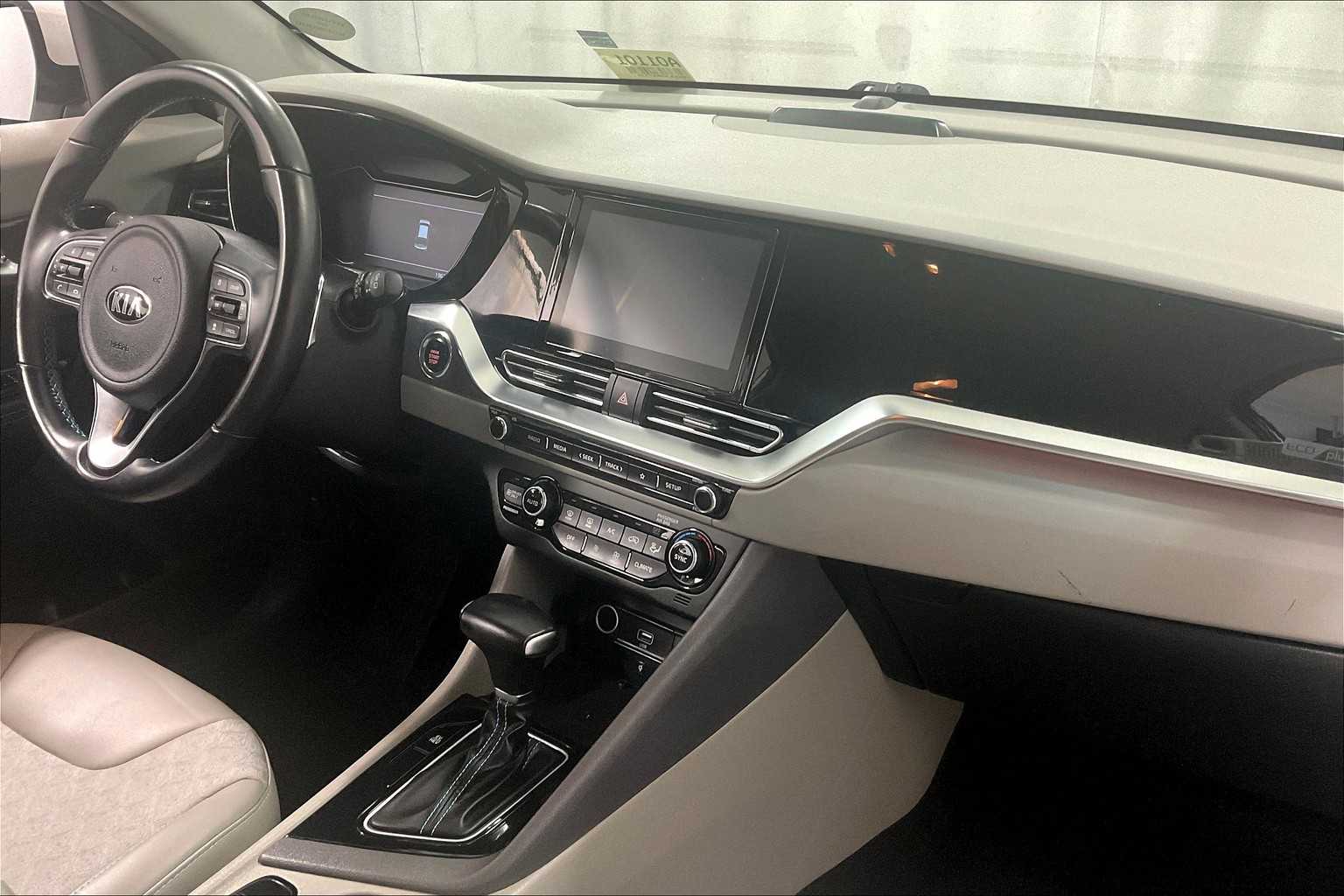 2021 Kia Niro Plug-In Hybrid EX - Photo 14