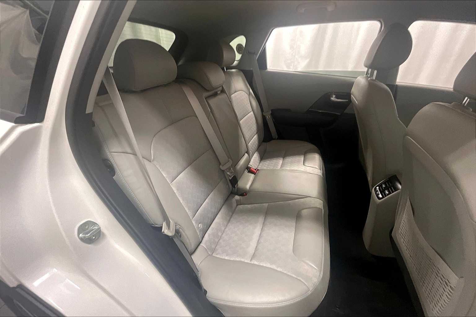 2021 Kia Niro Plug-In Hybrid EX - Photo 16