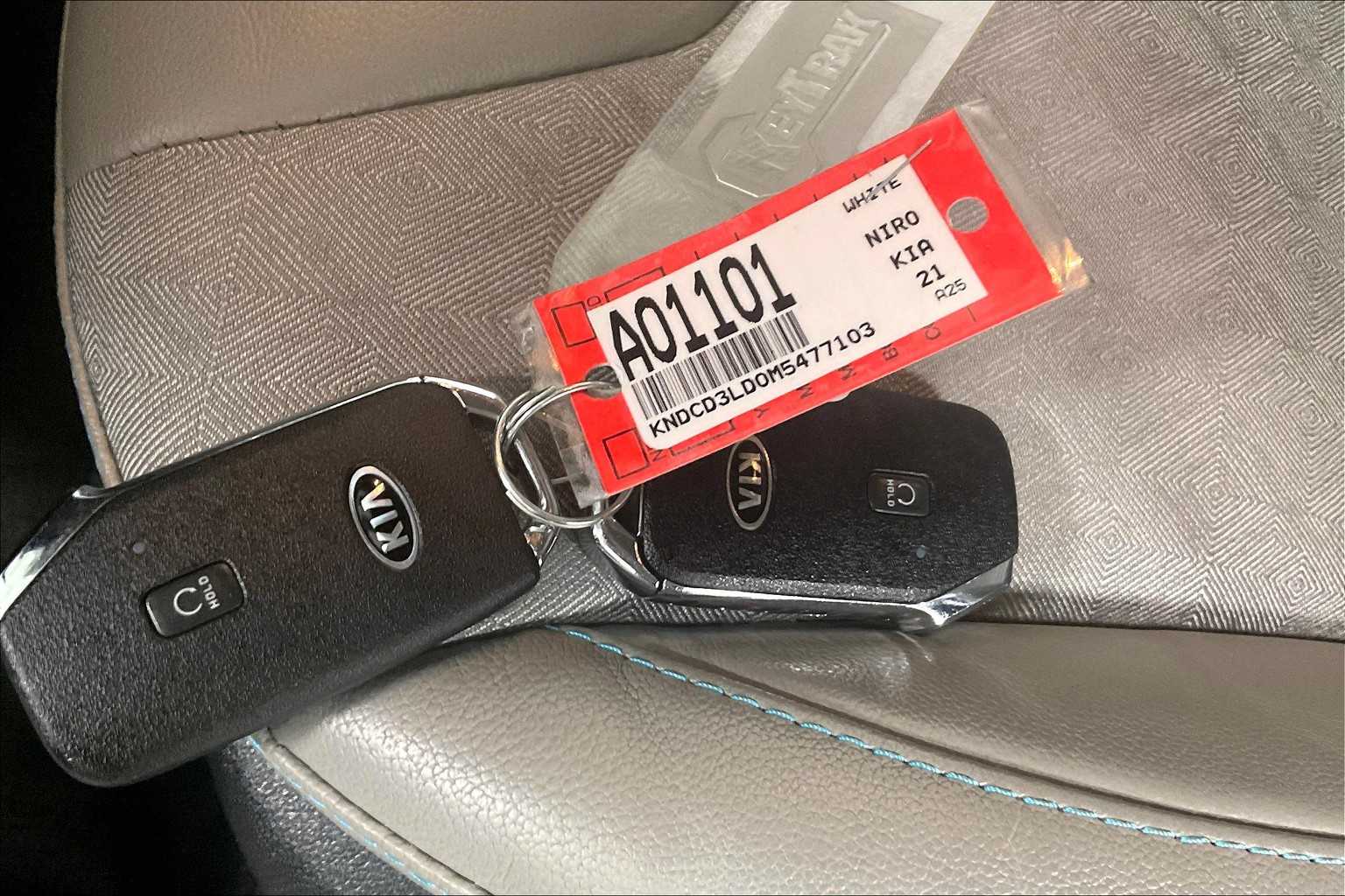 2021 Kia Niro Plug-In Hybrid EX - Photo 31