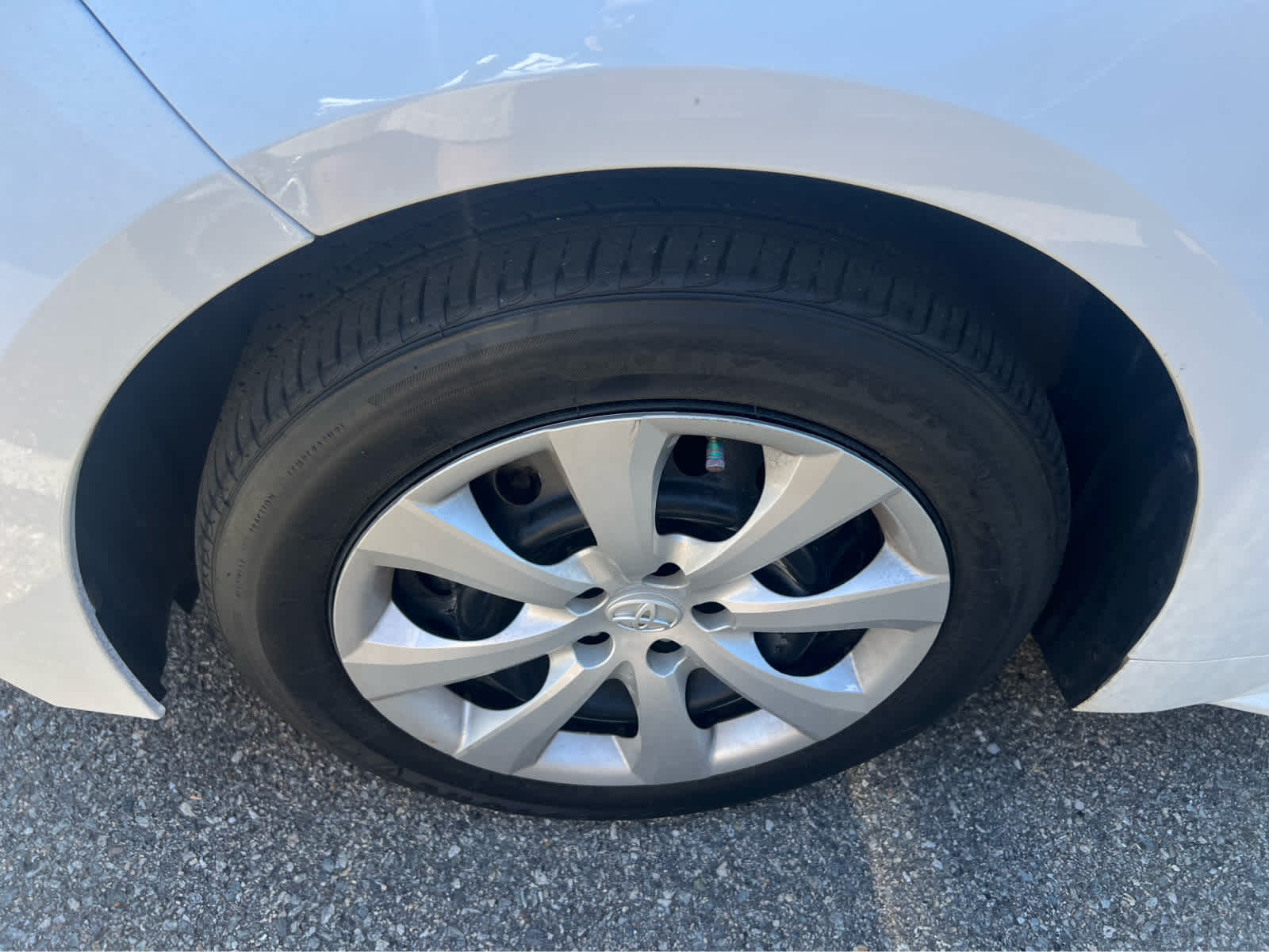 2024 Toyota Corolla LE - Photo 12
