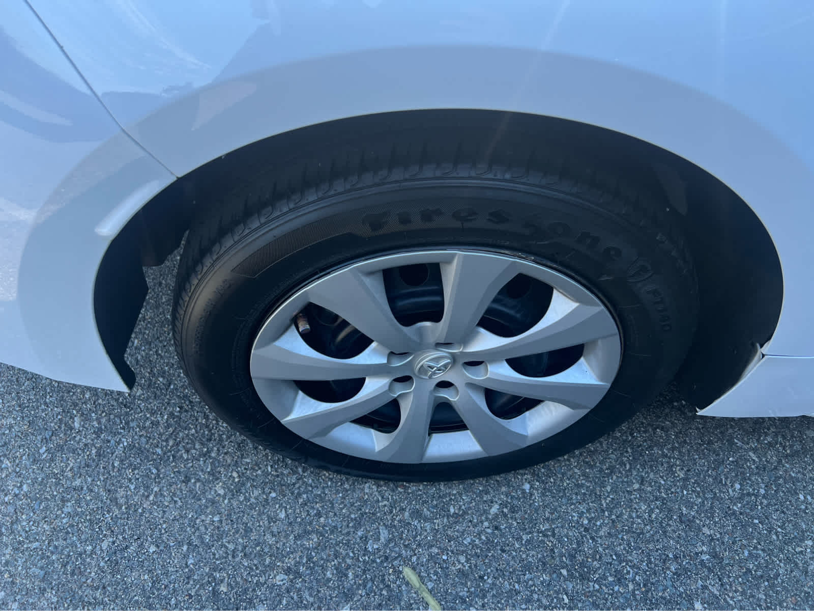 2024 Toyota Corolla LE - Photo 14