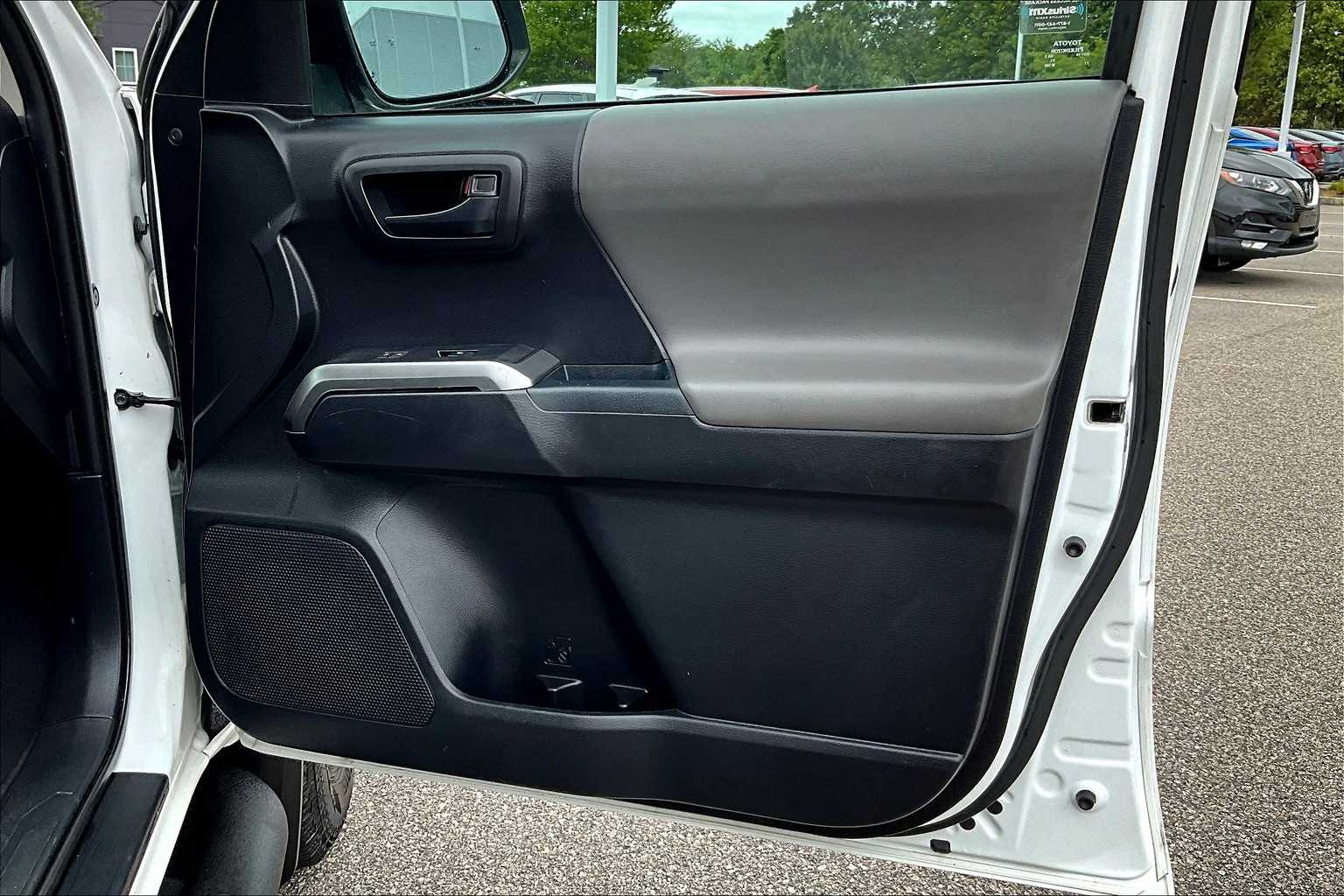 2018 Toyota Tacoma SR5 - Photo 12