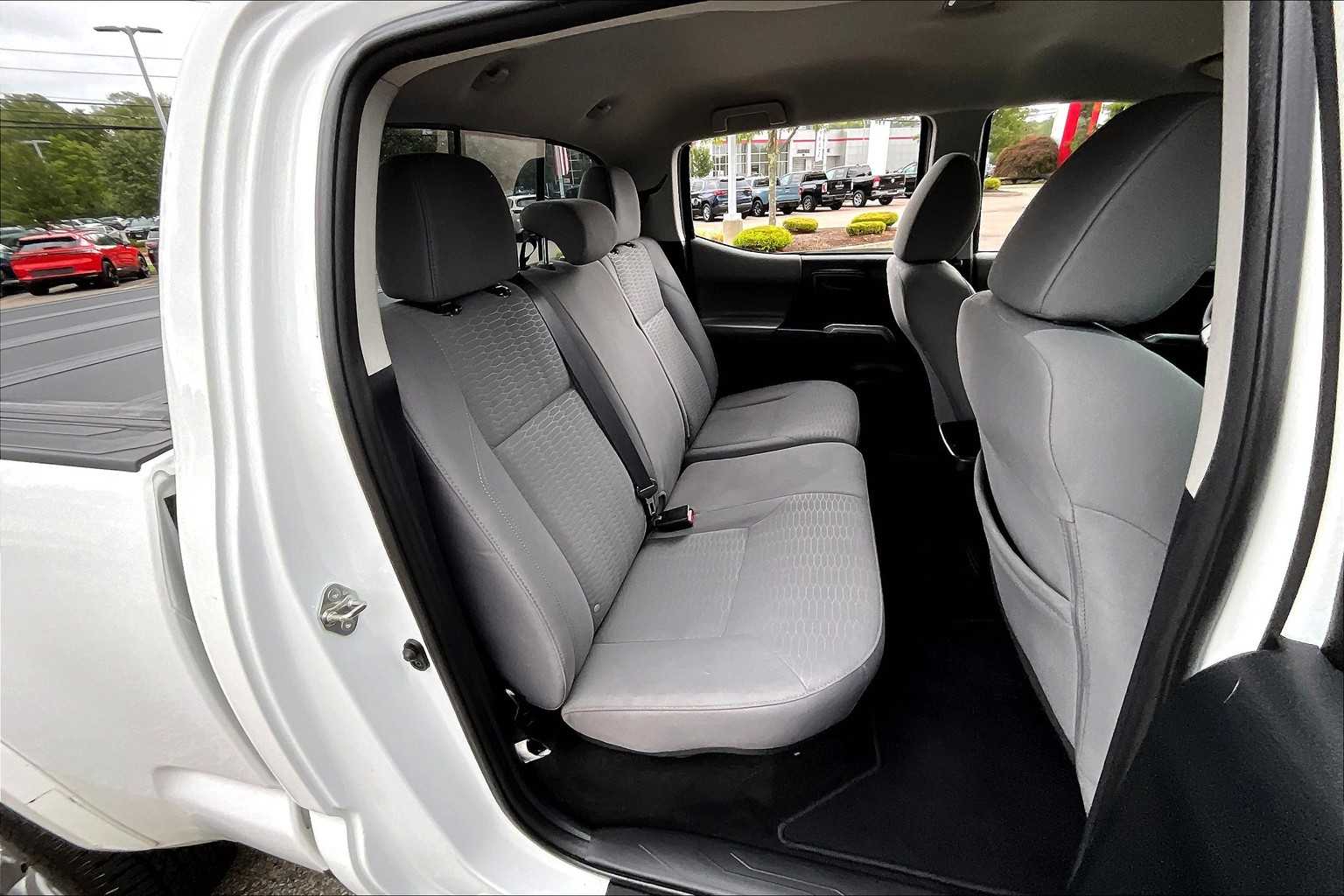 2018 Toyota Tacoma SR5 - Photo 16