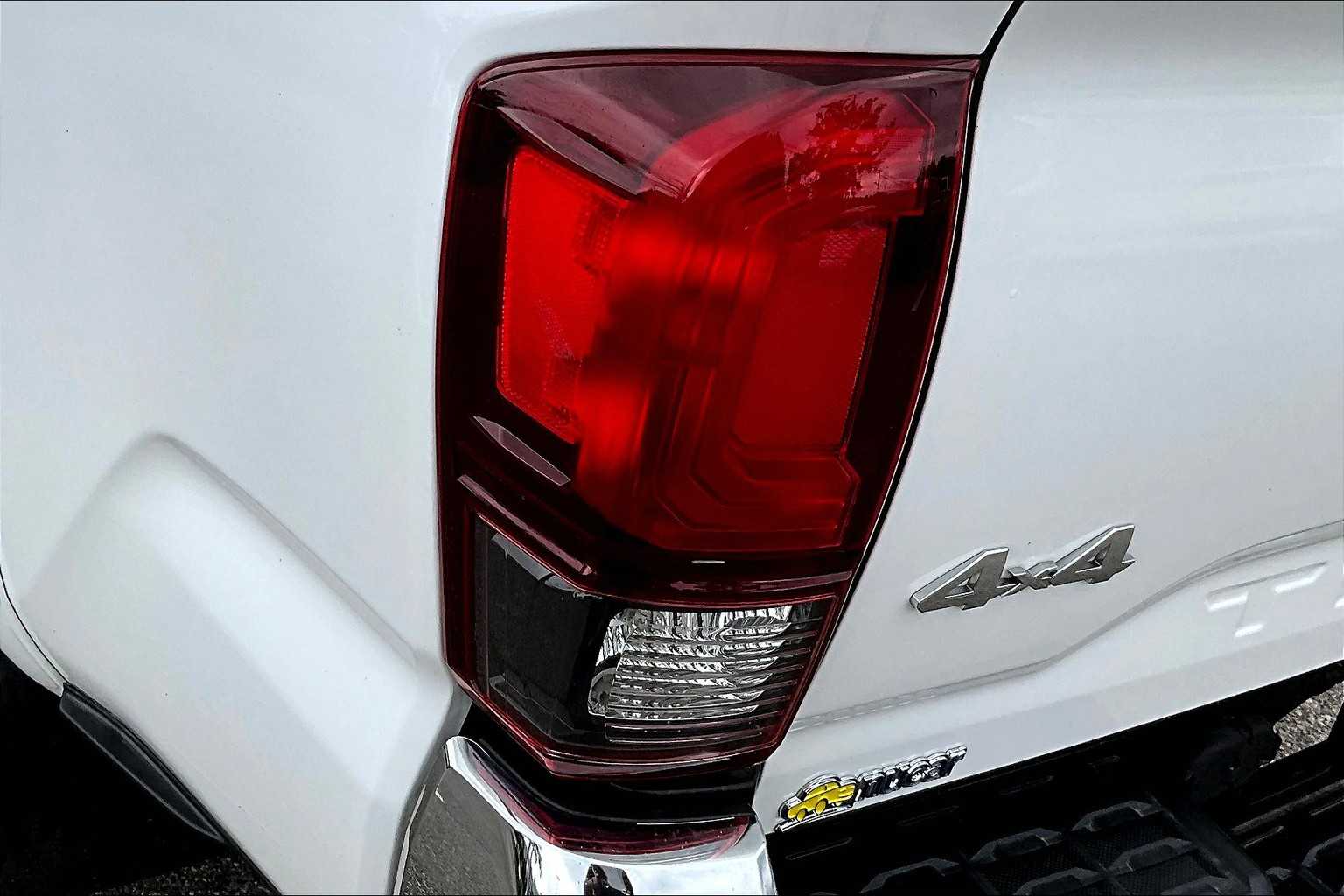 2018 Toyota Tacoma SR5 - Photo 32