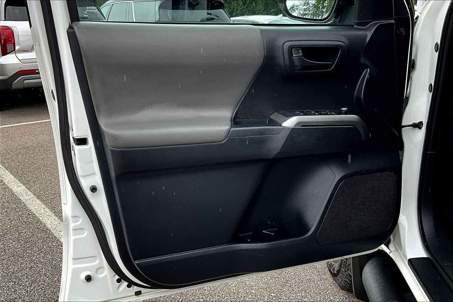 2018 Toyota Tacoma SR5 - Photo 9