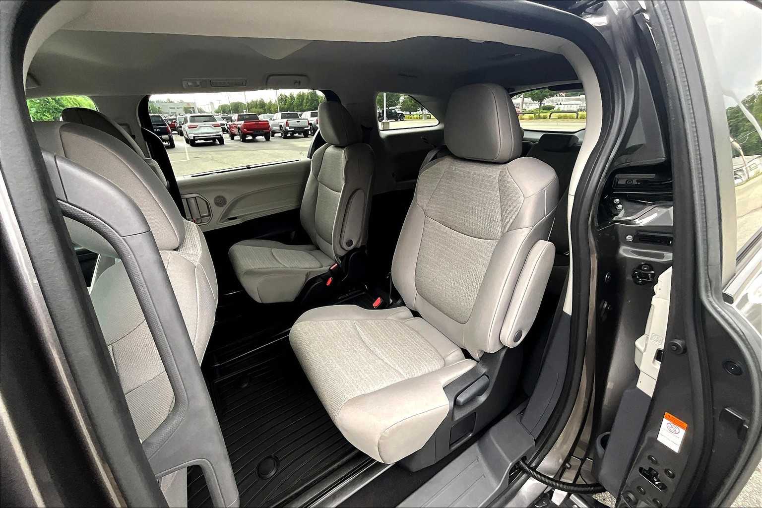 2024 Toyota Sienna LE - Photo 15