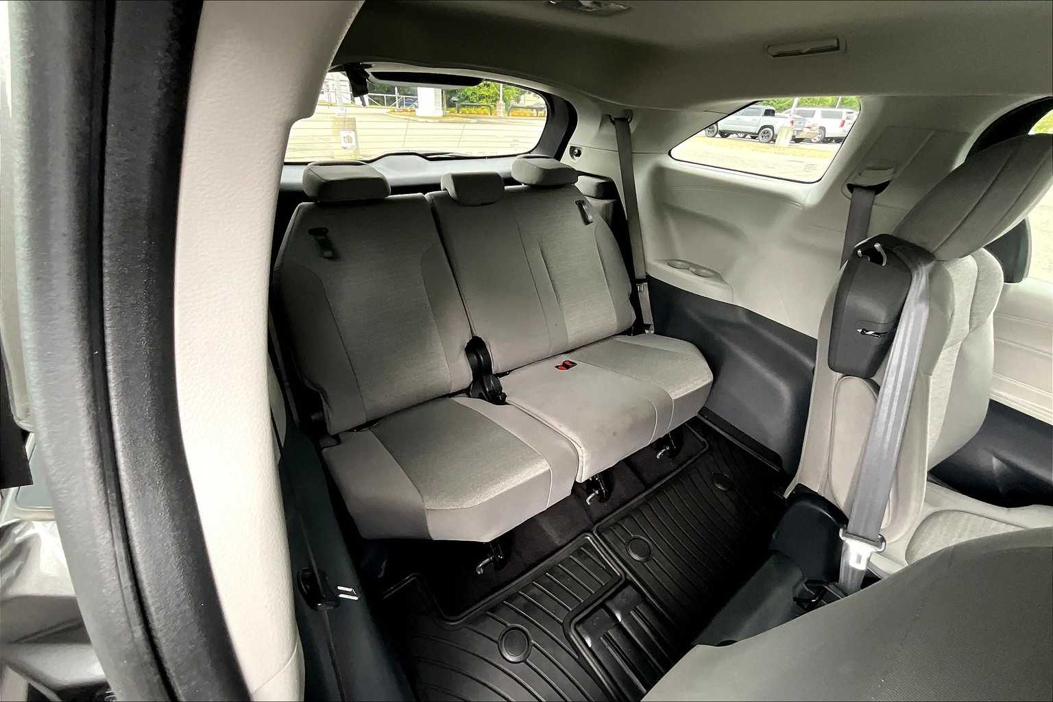 2024 Toyota Sienna LE - Photo 17