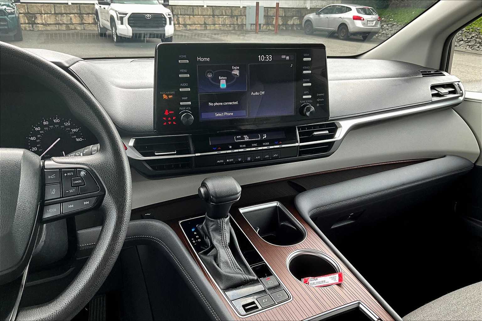 2024 Toyota Sienna LE - Photo 19