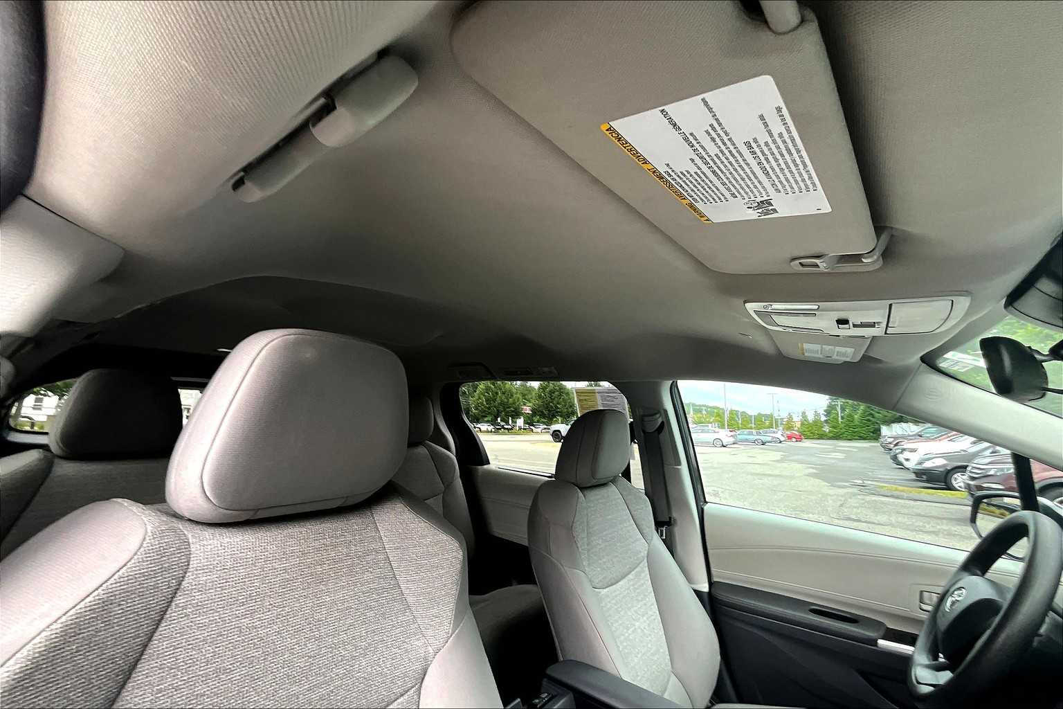 2024 Toyota Sienna LE - Photo 23