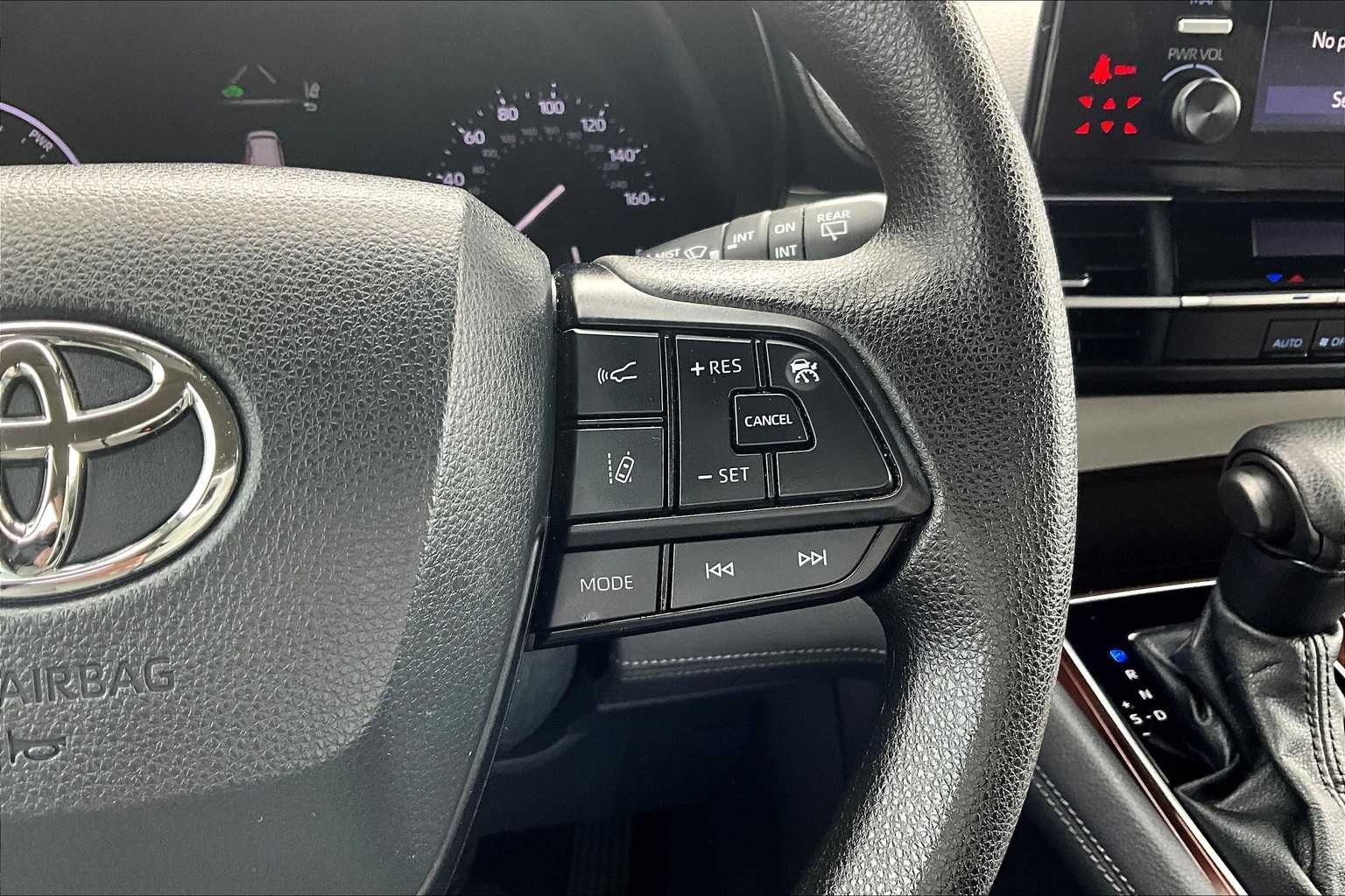 2024 Toyota Sienna LE - Photo 25