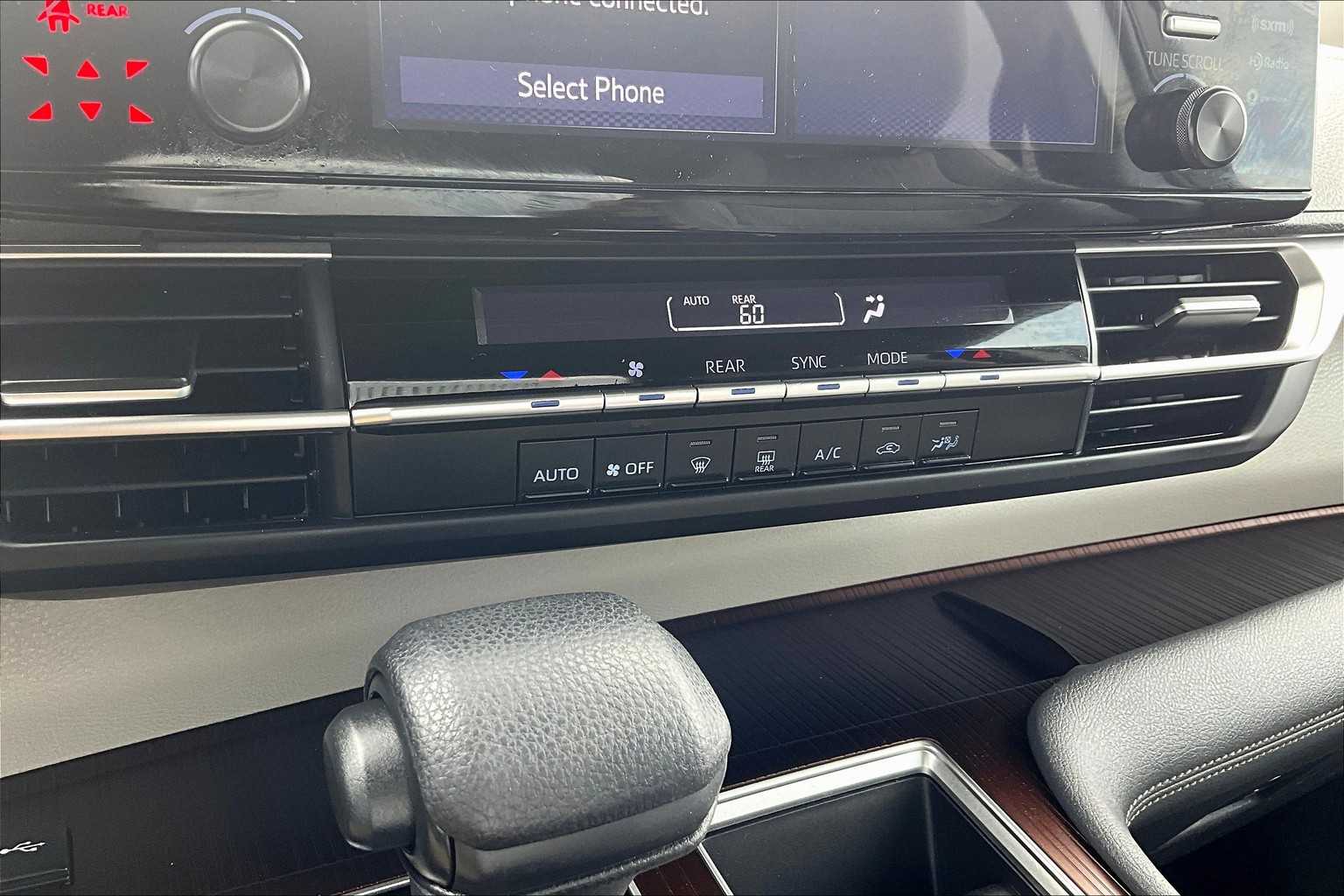 2024 Toyota Sienna LE - Photo 27