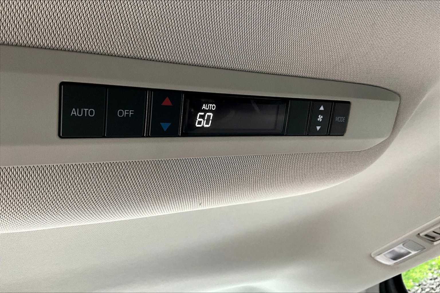 2024 Toyota Sienna LE - Photo 29