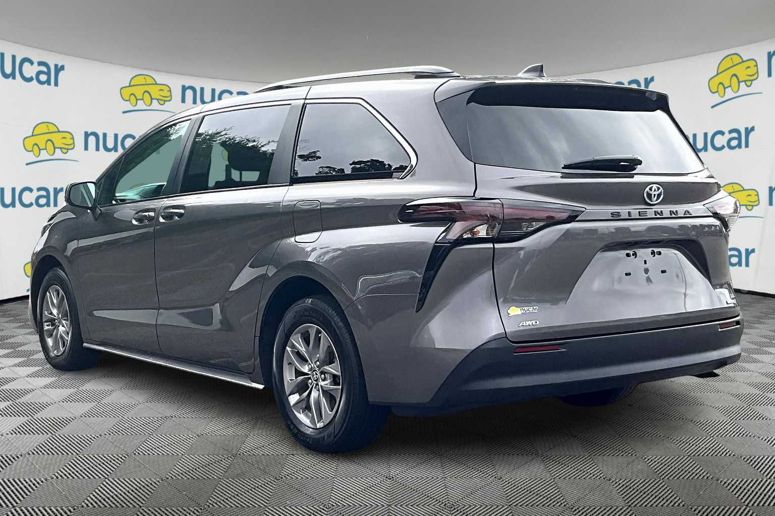 2024 Toyota Sienna LE - Photo 4