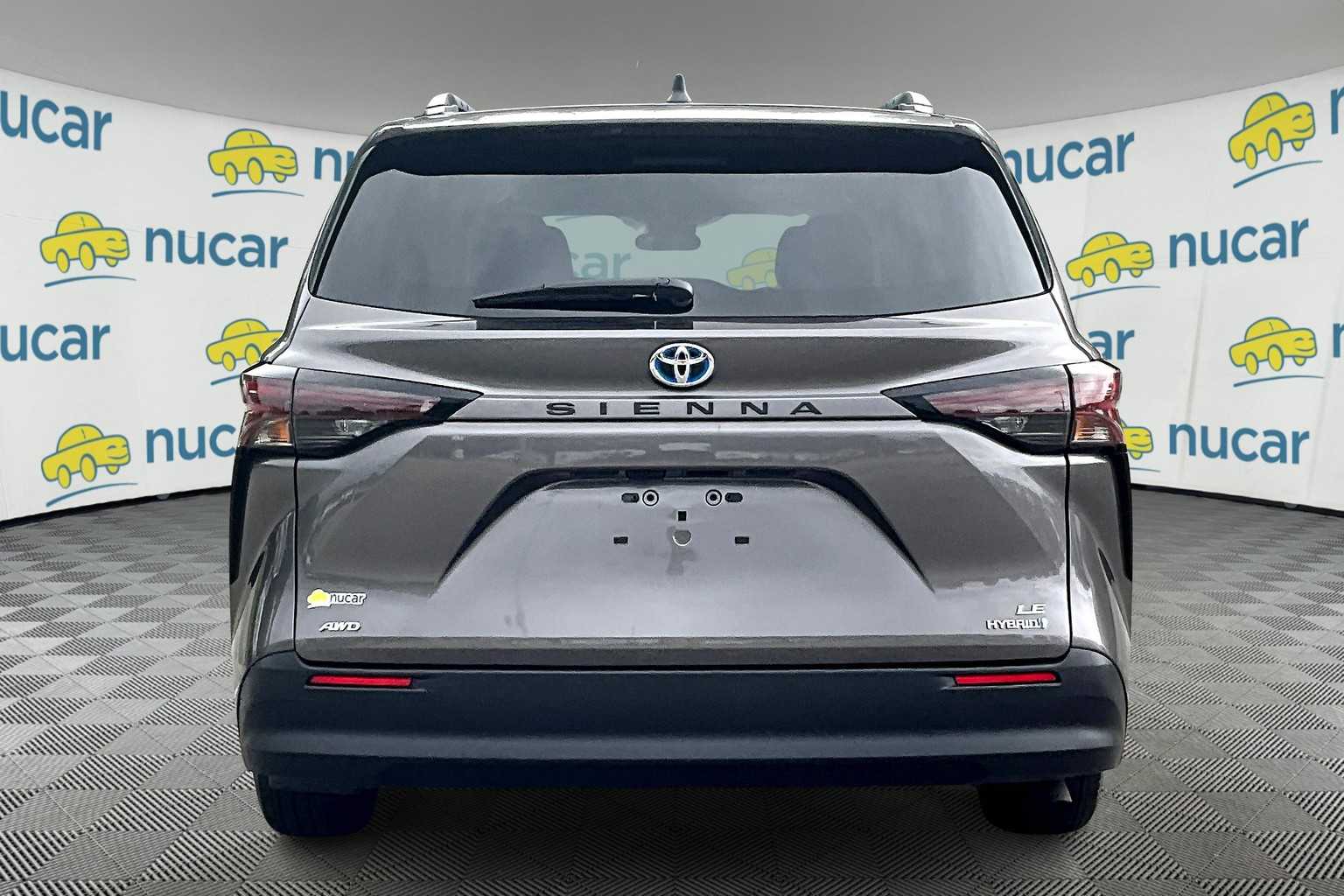 2024 Toyota Sienna LE - Photo 5