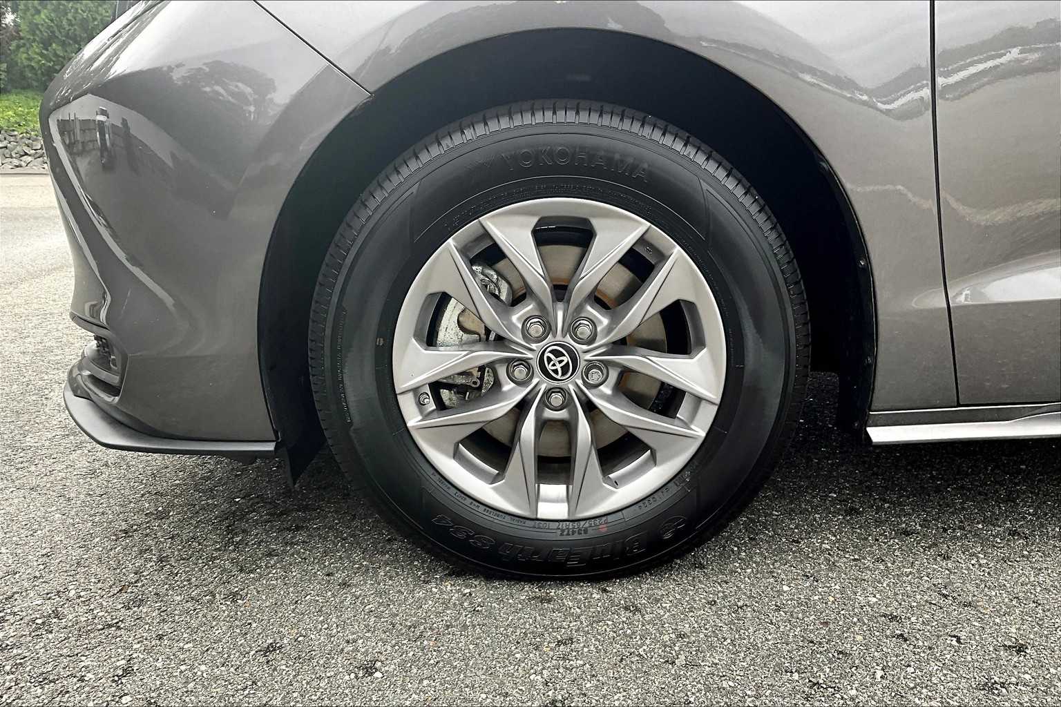 2024 Toyota Sienna LE - Photo 7