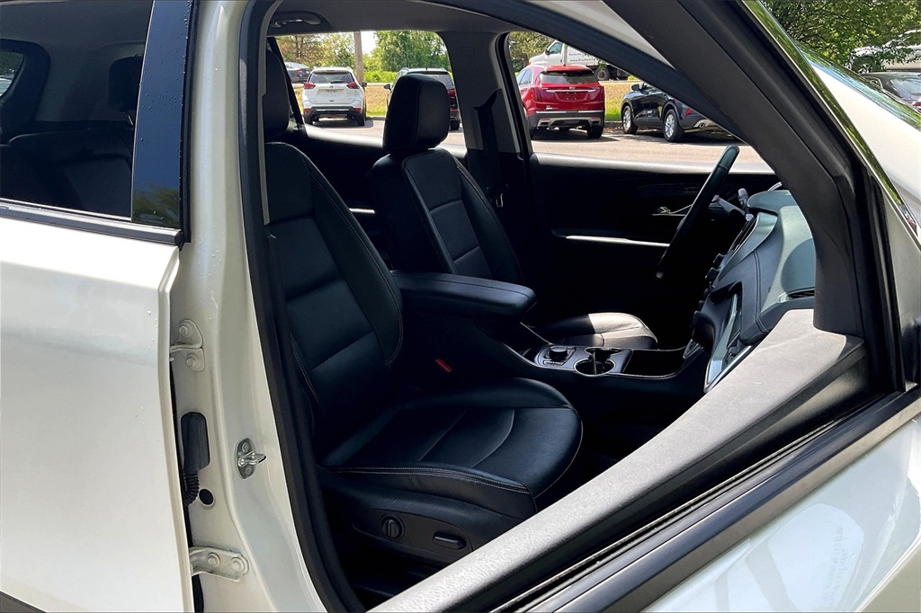 2023 GMC Terrain SLT - Photo 11
