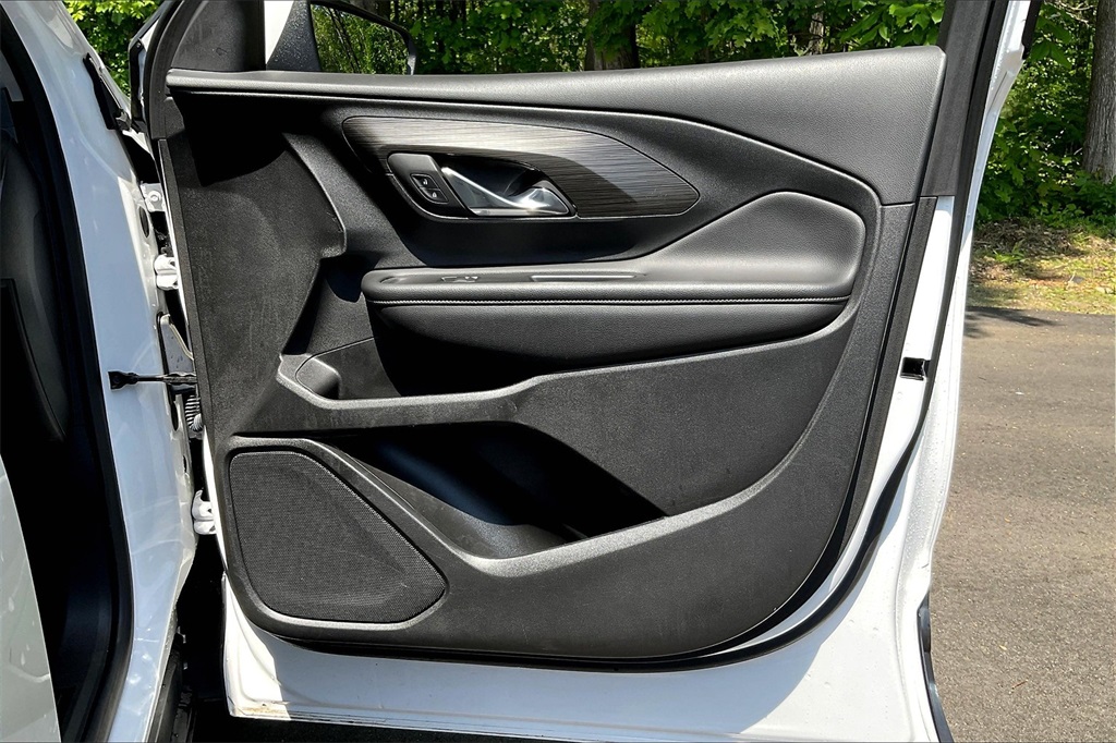 2023 GMC Terrain SLT - Photo 25