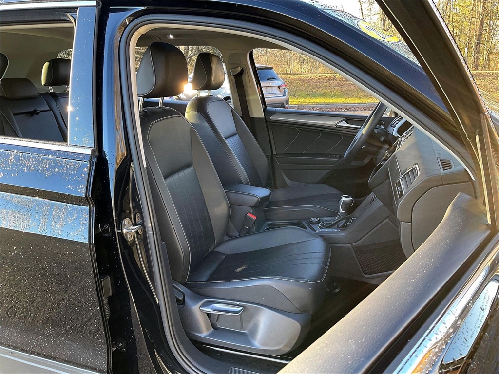 2022 Volkswagen Tiguan 2.0T SE - Photo 11