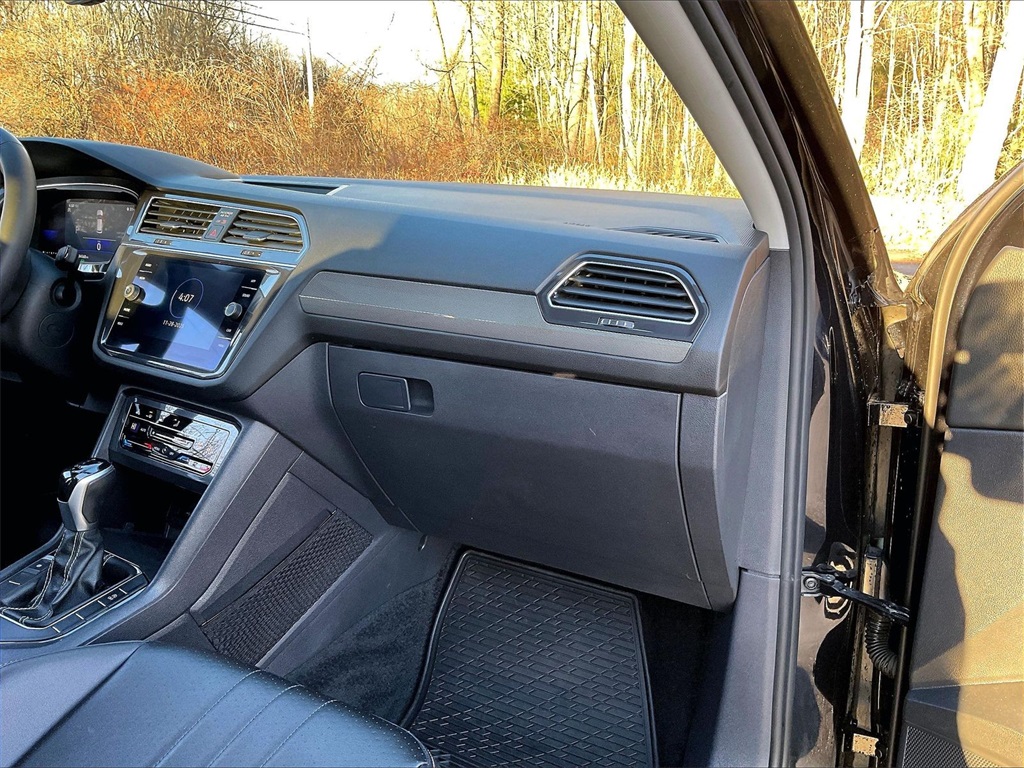 2022 Volkswagen Tiguan 2.0T SE - Photo 12