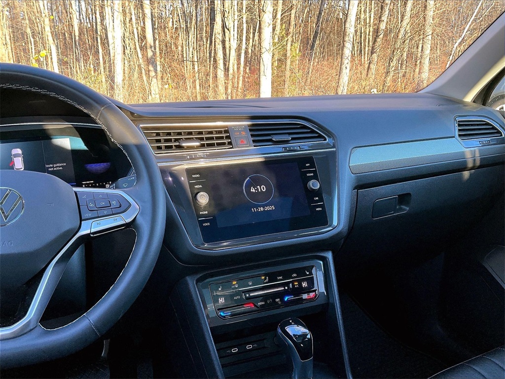 2022 Volkswagen Tiguan 2.0T SE - Photo 16