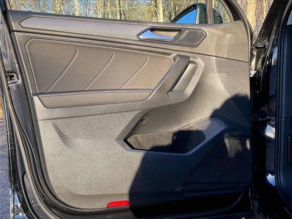 2022 Volkswagen Tiguan 2.0T SE - Photo 9