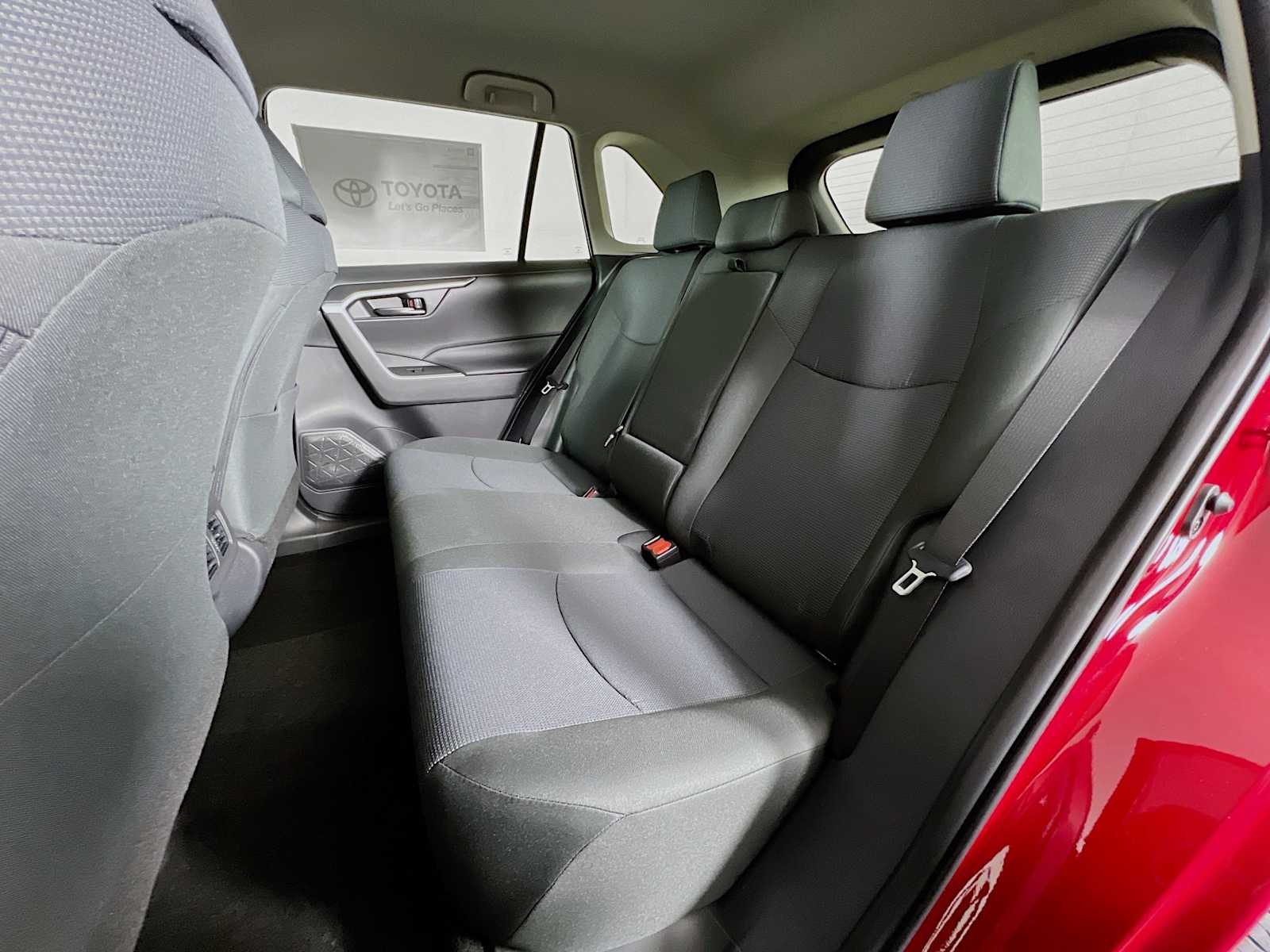 2025 Toyota RAV4 LE - Photo 13