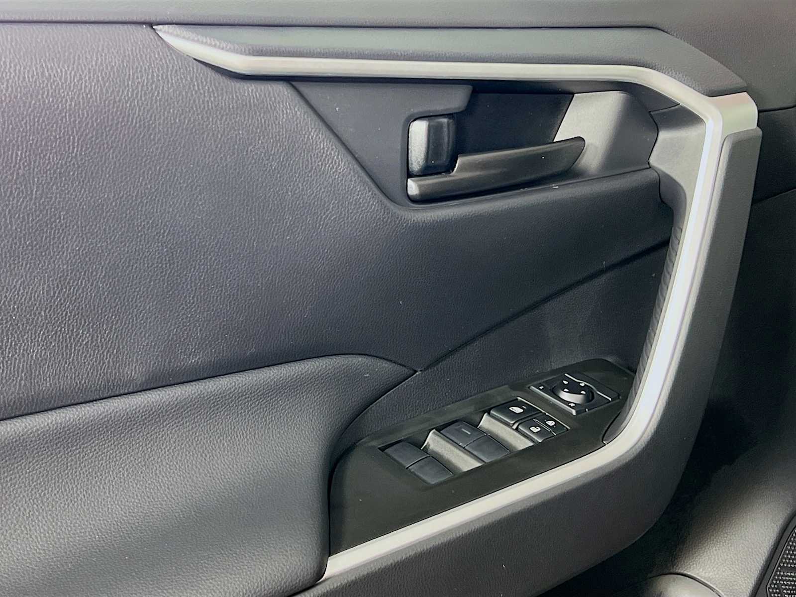 2025 Toyota RAV4 LE - Photo 16