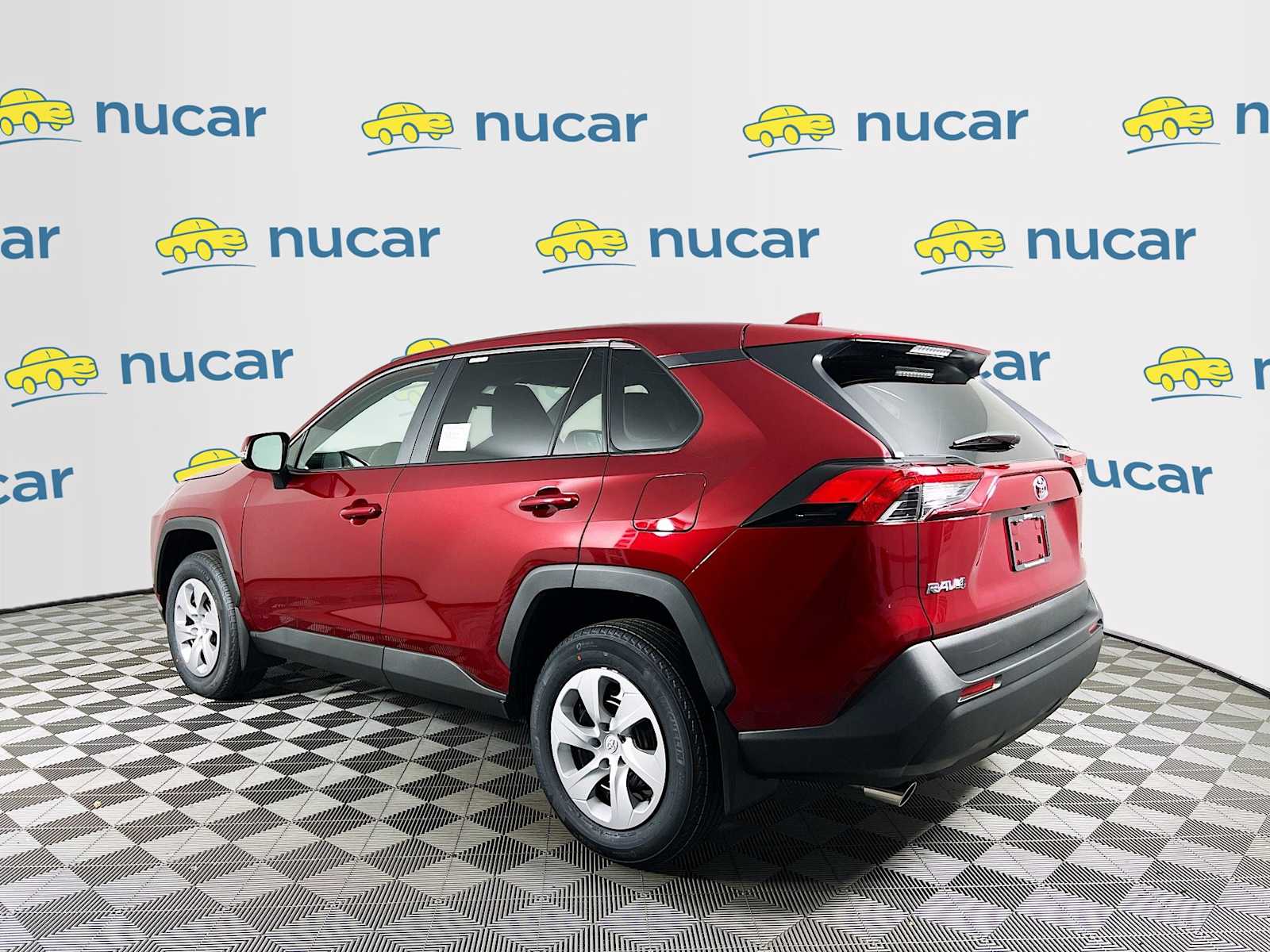 2025 Toyota RAV4 LE - Photo 4