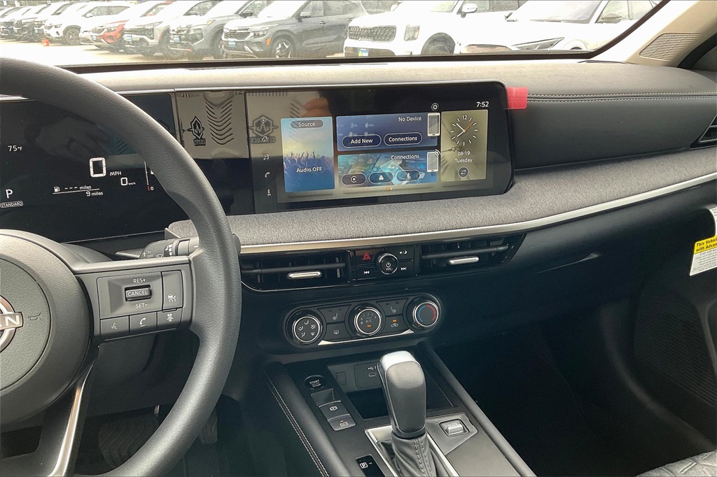 2025 Nissan Kicks SV - Photo 13
