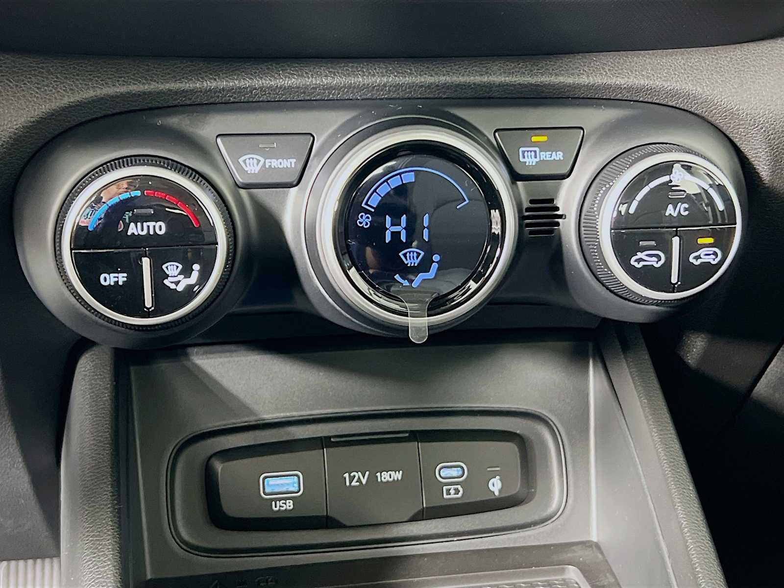 2026 Hyundai Venue SEL - Photo 10