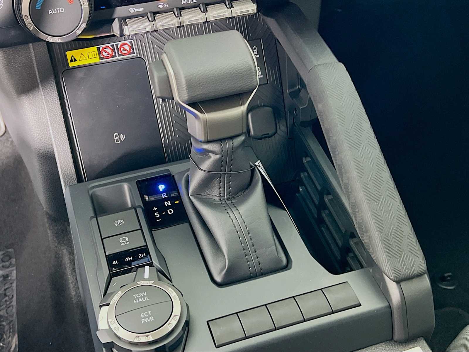 2025 Toyota Tacoma SR5 - Photo 11