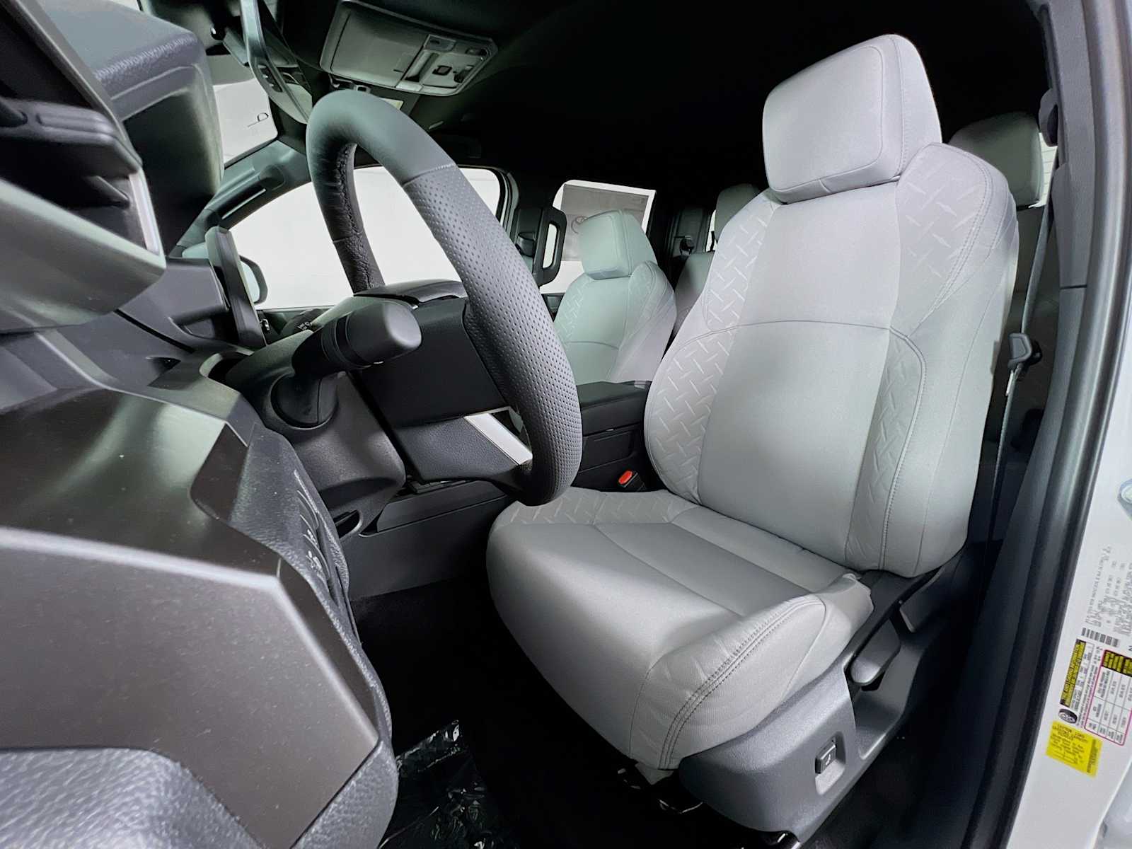 2025 Toyota Tacoma SR5 - Photo 12