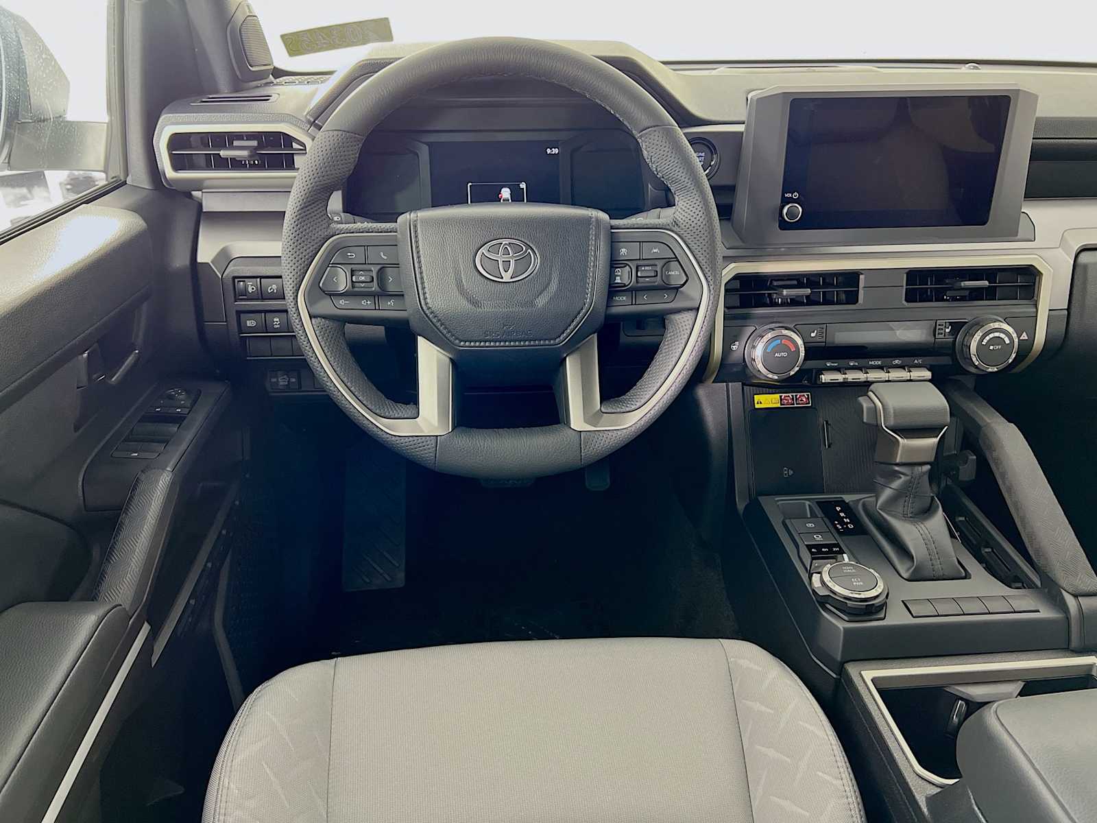 2025 Toyota Tacoma SR5 - Photo 14