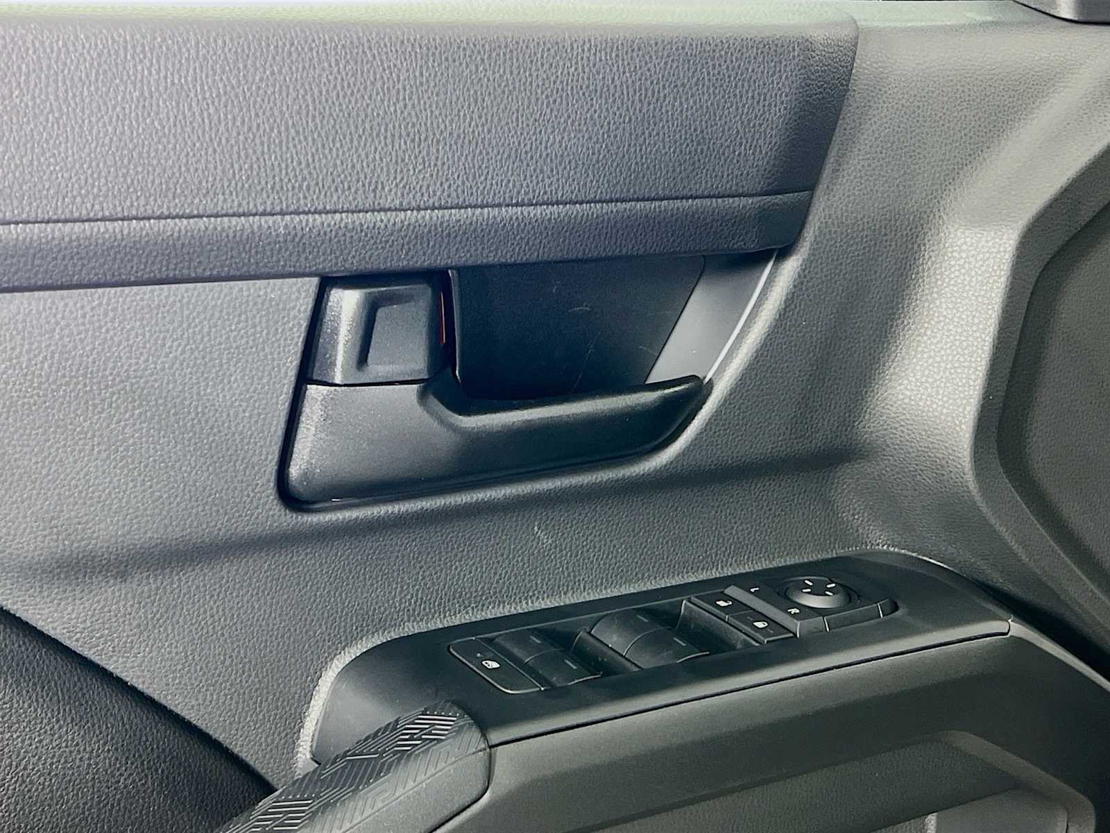 2025 Toyota Tacoma SR5 - Photo 15