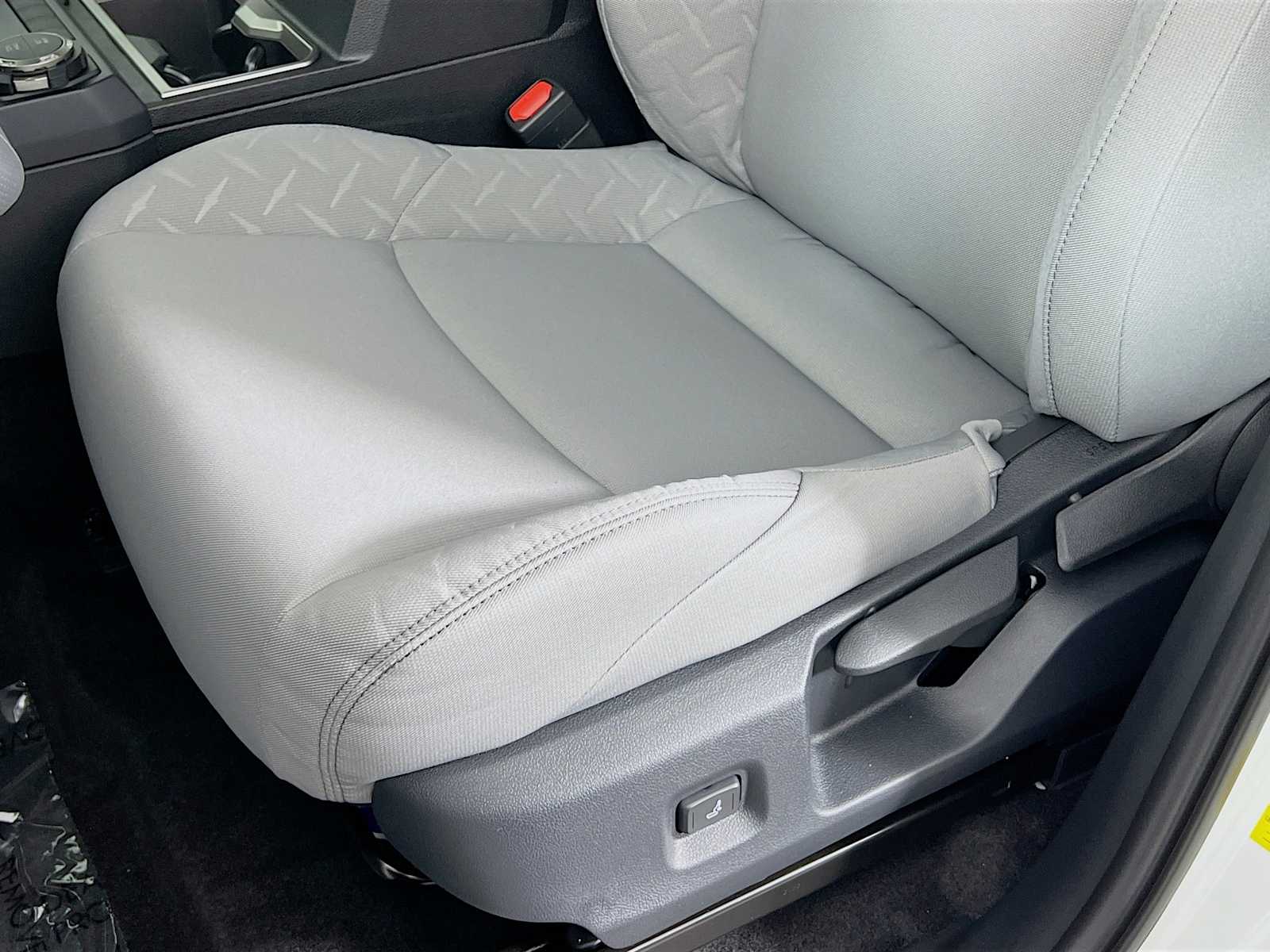 2025 Toyota Tacoma SR5 - Photo 16