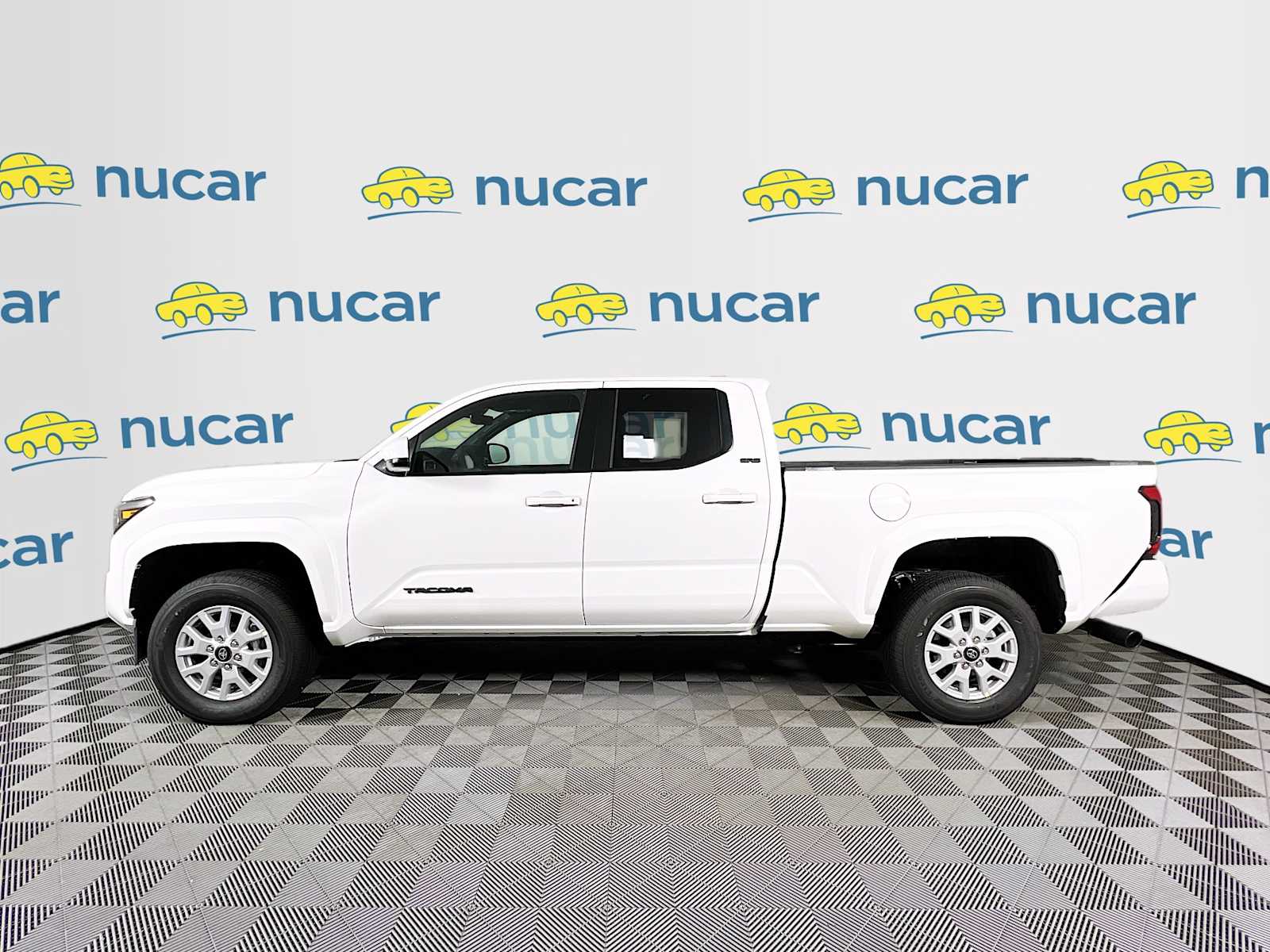 2025 Toyota Tacoma SR5 - Photo 3