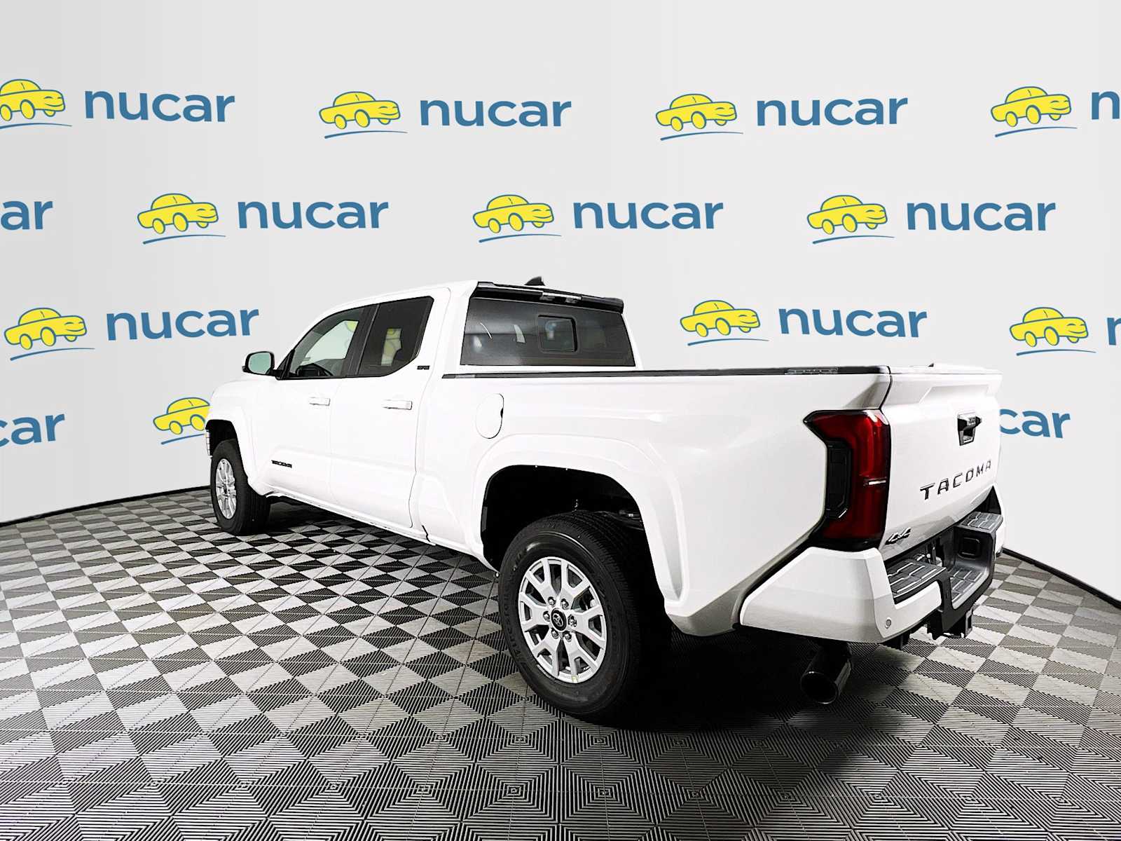 2025 Toyota Tacoma SR5 - Photo 4