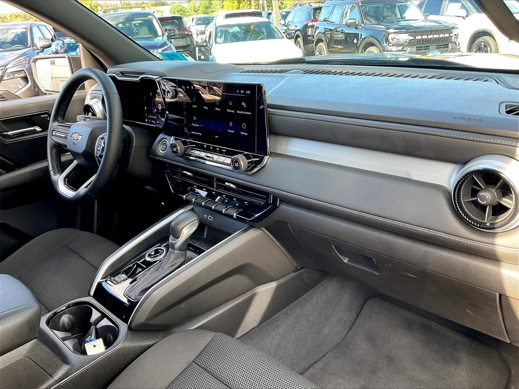 2023 Chevrolet Colorado LT - Photo 13
